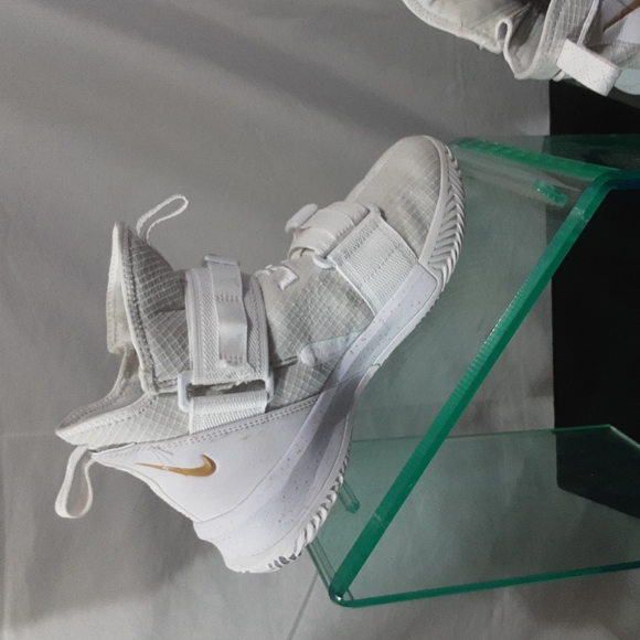 Shoes - Picture 3 of 4